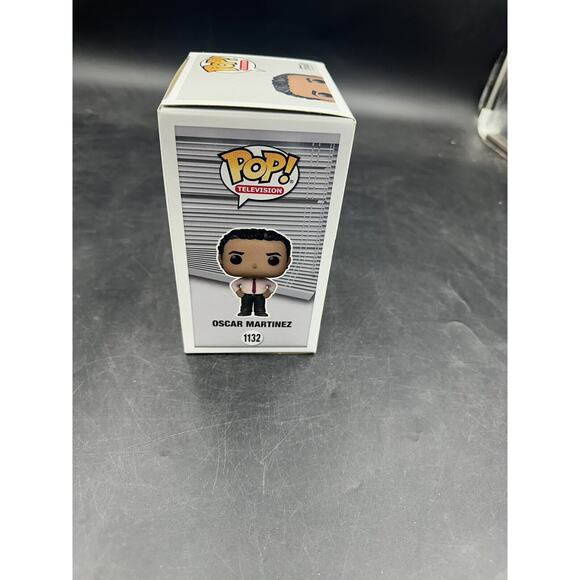 Funko POP! The Office - Oscar Martinez Walmart Exclusive #1132 - Picture 4 of 4